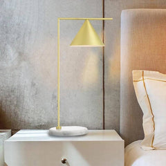 LAMPE DE TABLE TRIANGLE